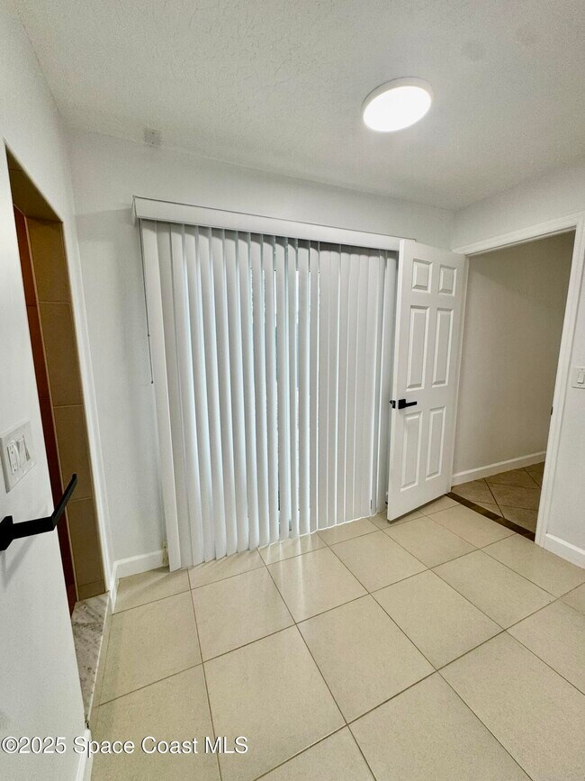 Building Photo - 1456 Guava Ave