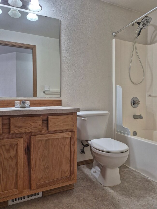 Building Photo - Cozy Yet Spacious Home For Rent!!
