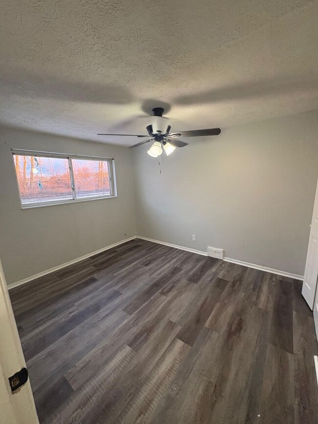 Building Photo - 5974 Glenway Dr