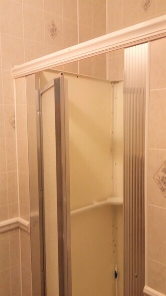 Building Photo - 18415 Hoffman Ave