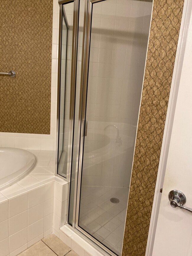 Building Photo - Welcome to the pinnacle of modern living – a dazzling 2-bedroom, 2-bathroom + Den sanctuary for r...