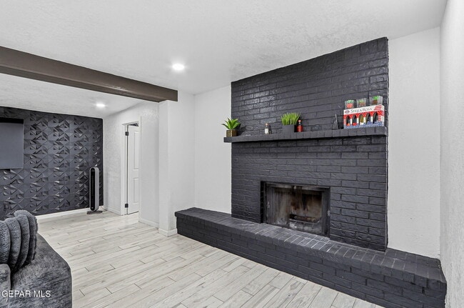 Building Photo - 7740 Phoenix Ave