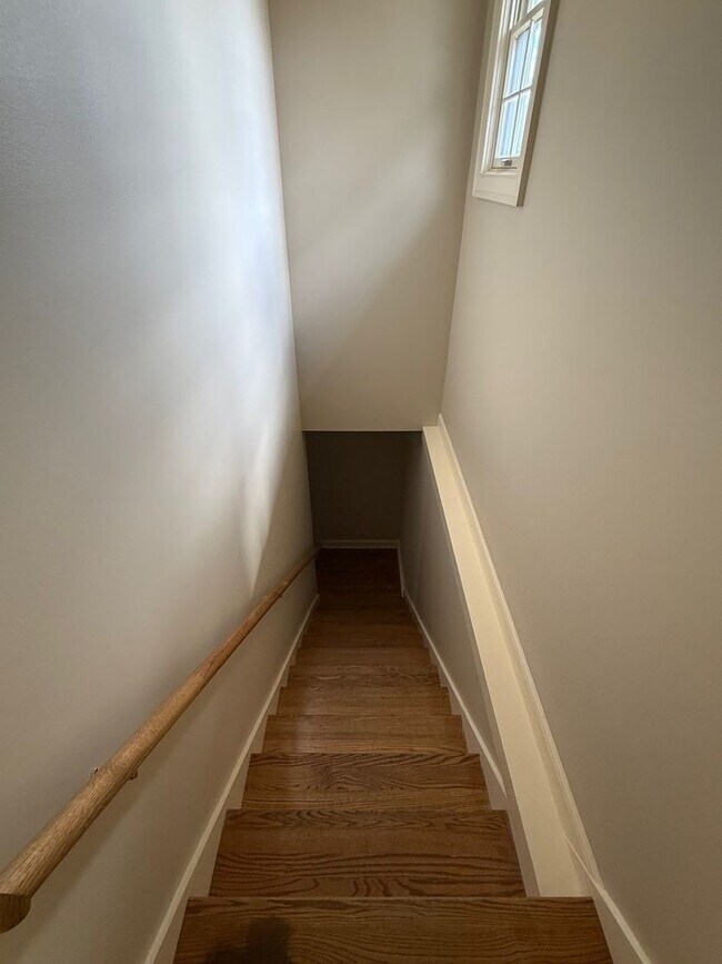 Building Photo - 200 Ridgeway Dr