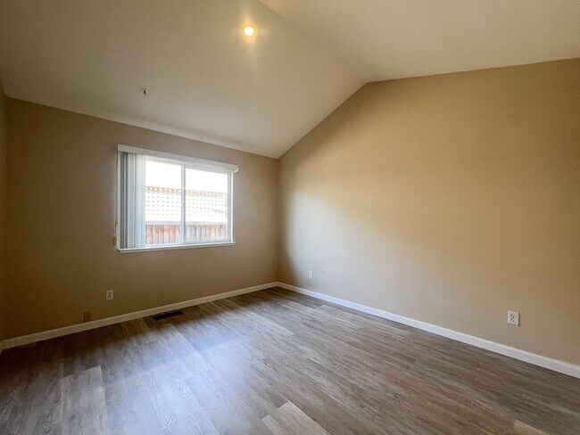 Building Photo - Spacious Single-Level 3-Bedroom Home in Desirable North Napa