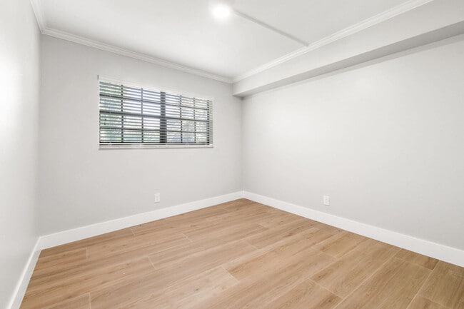 Building Photo - 324 Southwind Dr