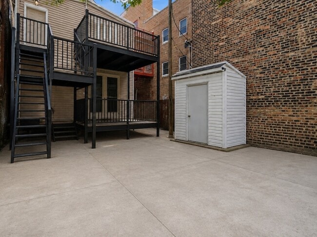 Building Photo - 2452 W Arthington St