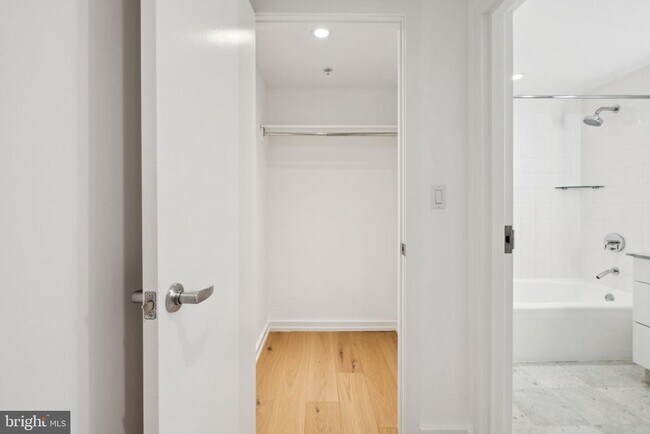 Building Photo - 219 S 18th St