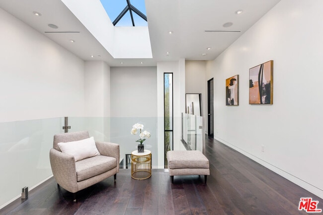 Building Photo - 454 N Sweetzer Ave