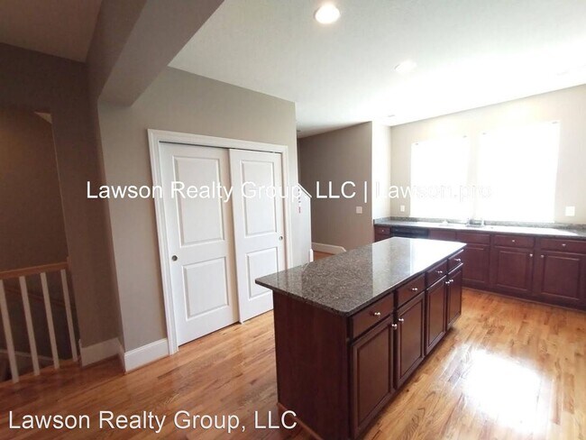Building Photo - 2 br, 2.5 bath House - 3905 Colonial Green...
