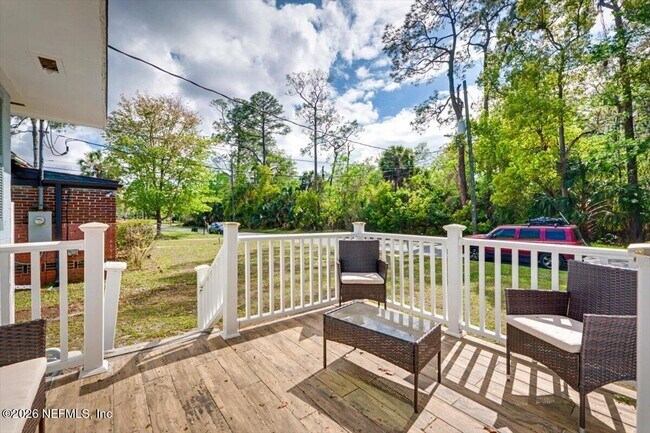 Building Photo - 719 S Shores Rd