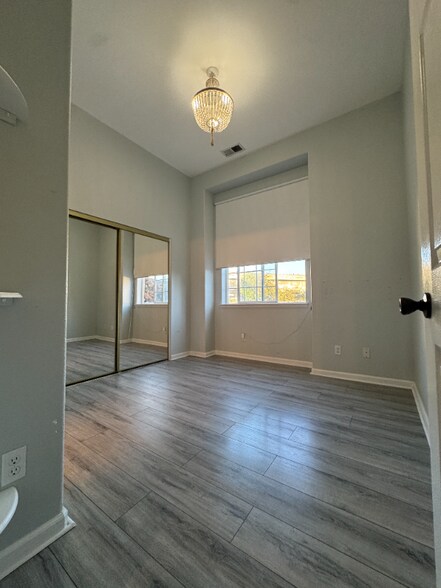 Building Photo - 743 Bonita Pl