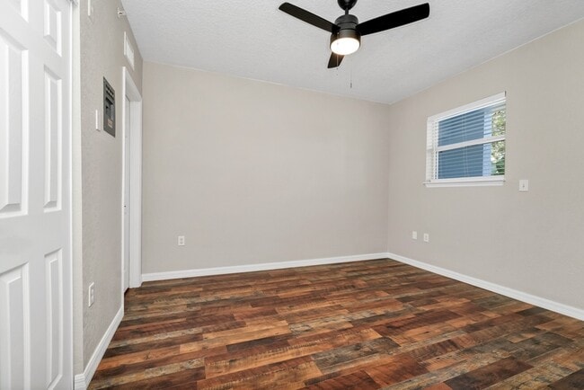 Building Photo - 2954 Sadina St