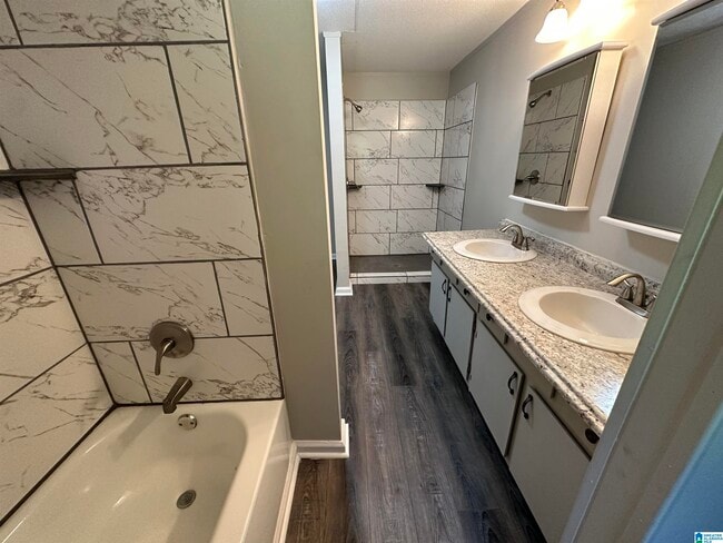 Building Photo - 114 Bettis Cir