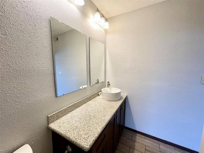 Building Photo - 14550 Fonmeadow Dr