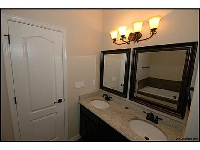 Building Photo - Gorgeous Custom Built Home for Rent