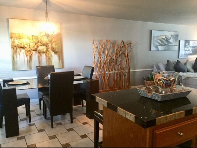 Building Photo - 1364 E Masonic Dr