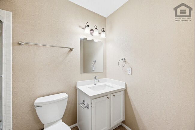 Building Photo - 6Bed/3Bath Split Level House at Cactus/75th Ave! Ready for Immediate Move-In! -- POOL!