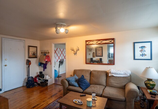 Building Photo - 1 bedroom w/d in unit