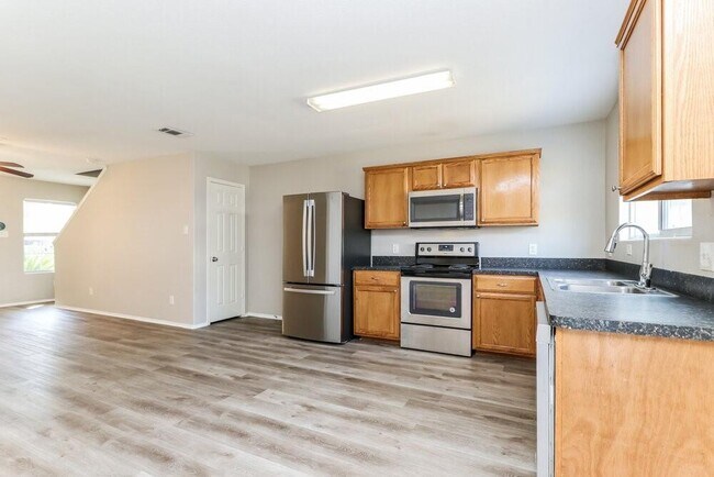 Building Photo - 16770 N Thrasher Dr