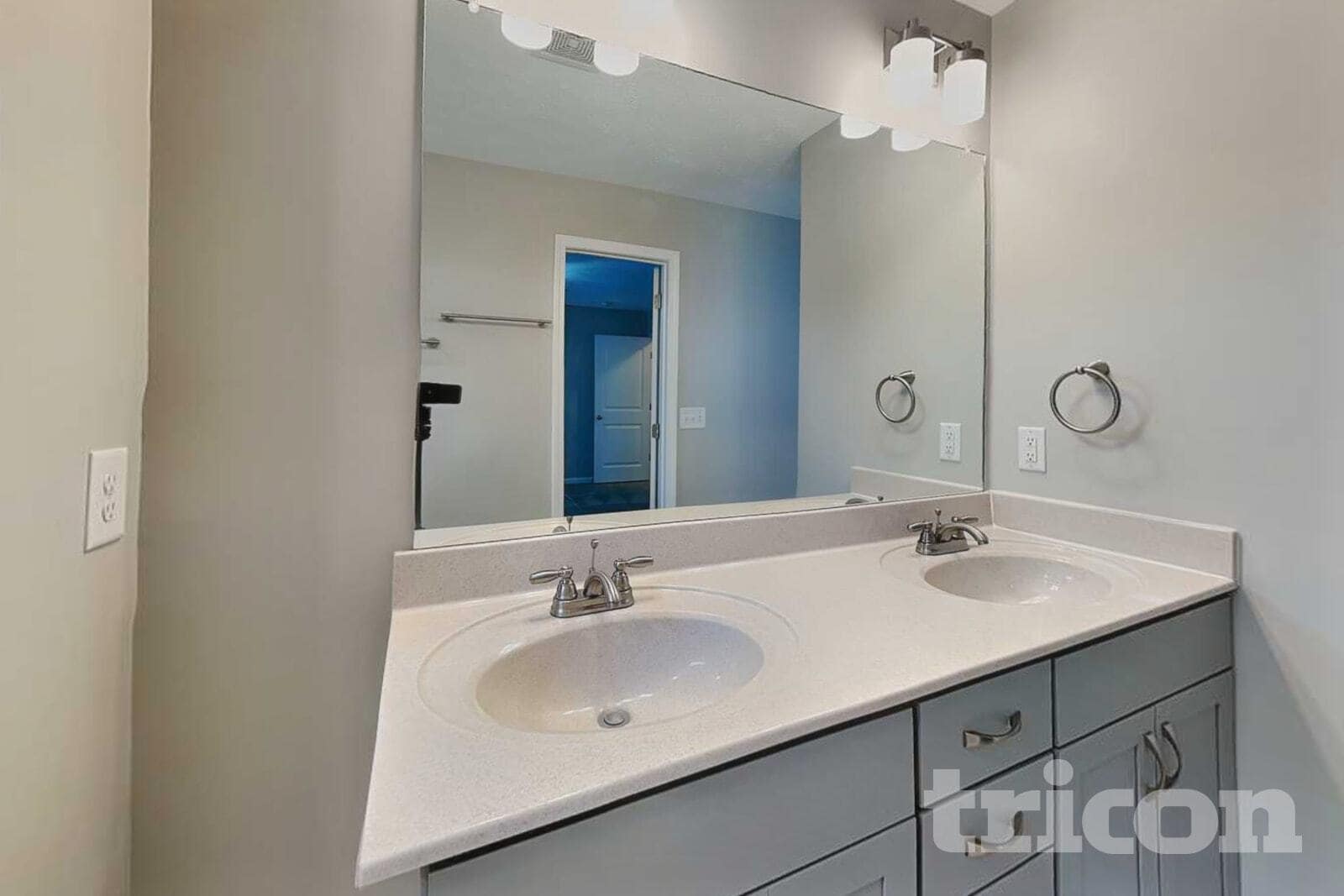 Building Photo - 549 Medallion Cir