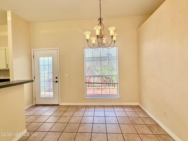 Building Photo - 2418 Hydrangea St