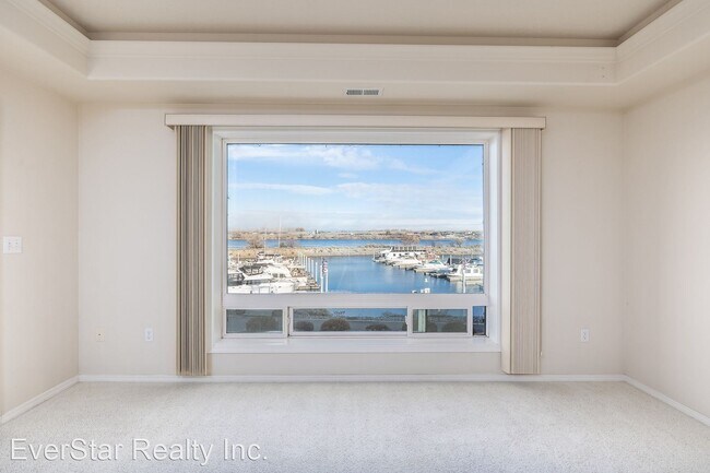 Building Photo - 2 br, 2 bath House - 300 Col Pt Dr C-201