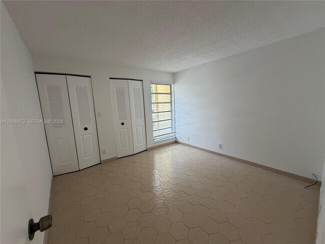 Building Photo - 1540 NW 93rd Ave