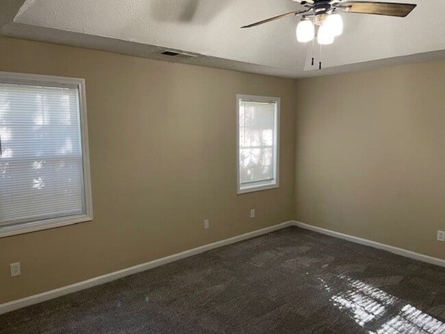 Building Photo - 385 Burch Rd