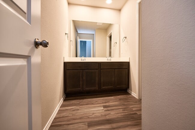 Building Photo - 9291 Inland Leather Ln
