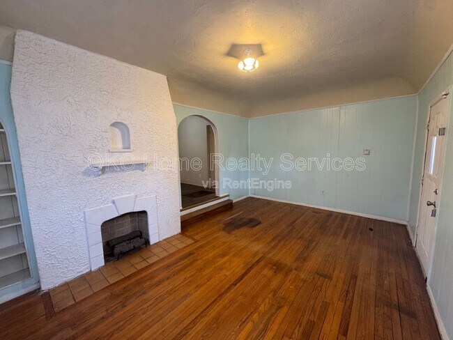 Building Photo - 2148 N Stonewall Ave