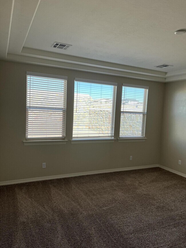 Building Photo - 12701 Iron Falls Dr