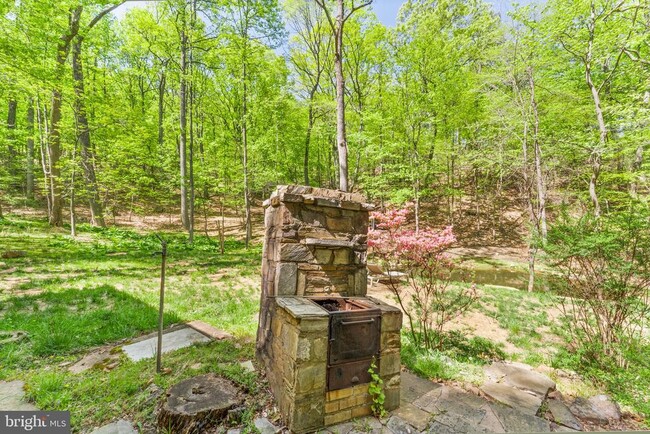 Building Photo - 1850 Ridge Rd