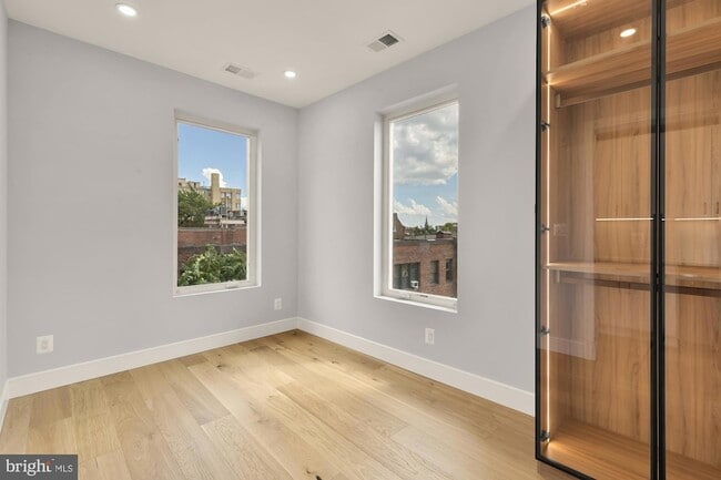Building Photo - 3215 Mt Pleasant St NW