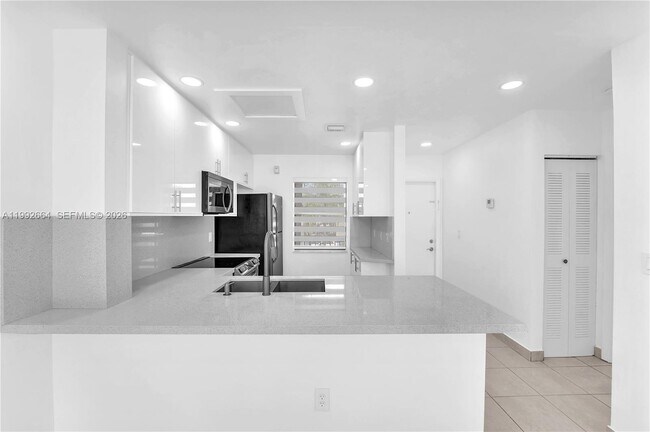 Building Photo - 7668 SW 152nd Ave