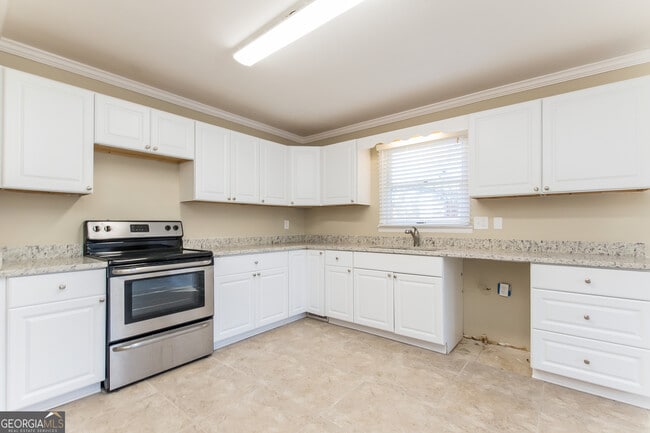 Building Photo - 5082 Womack Ave