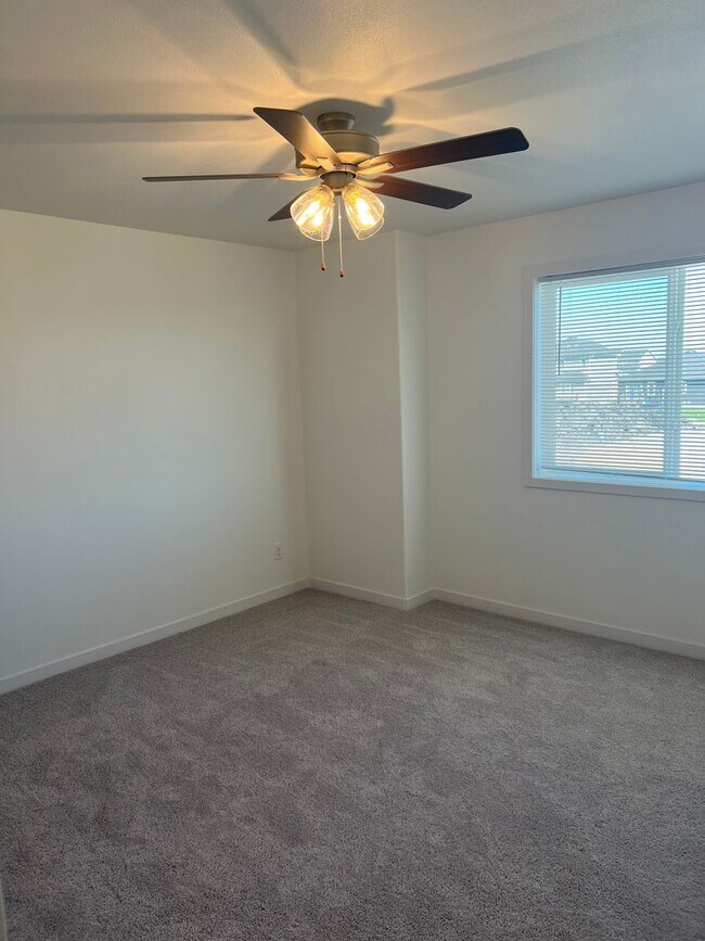 Building Photo - New 3 bedroom/2 bathroom house
