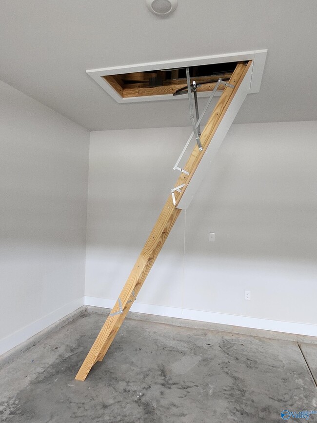 Building Photo - 137 Rugby Dr