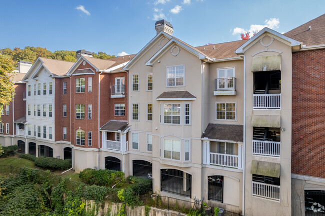 Building Photo - Brighton Court Condominiums