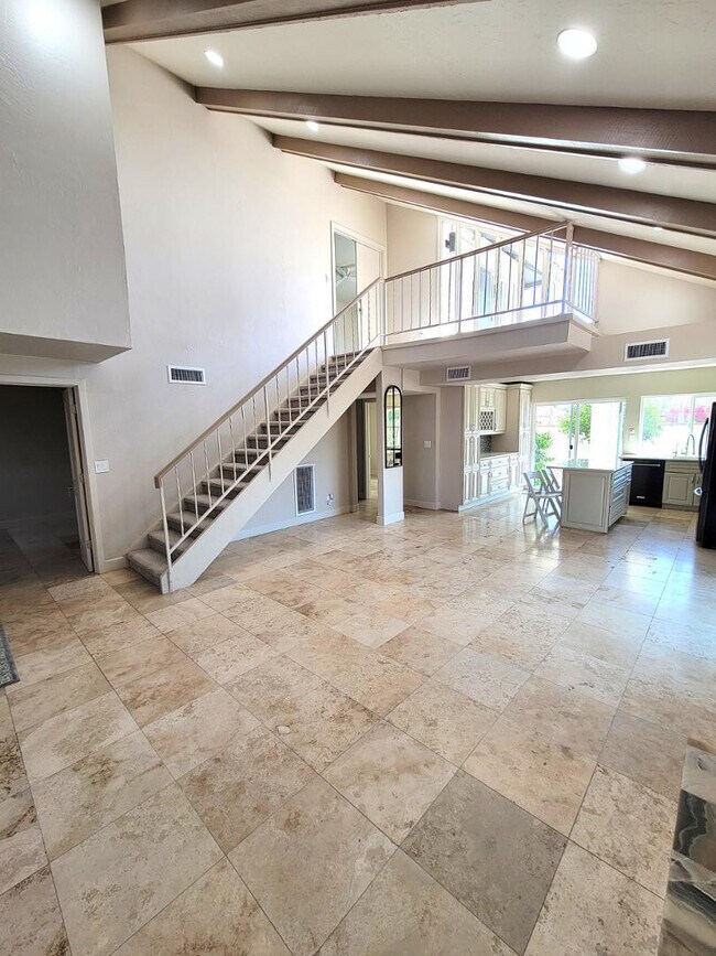 Building Photo - 5770 N Scottsdale Rd