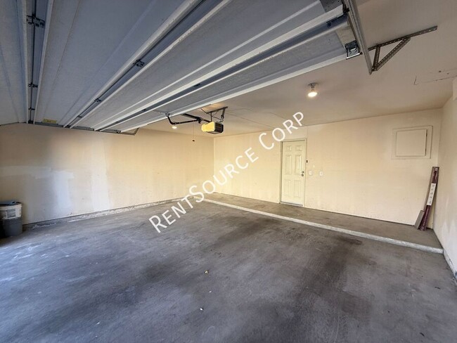 Building Photo - 2 Bedroom/2.5 Bathroom Two Story Condo for...