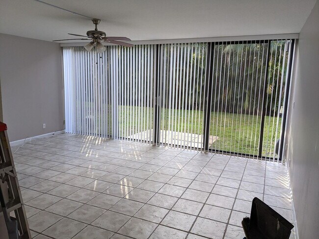 Building Photo - "Chic & Spacious 1-Bedroom Retreat with Gr...
