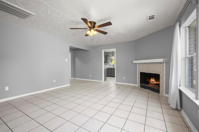 Building Photo - 6615 Broken Stone