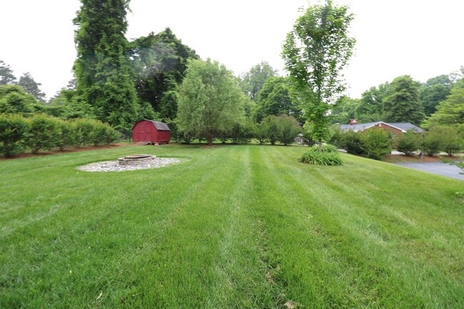 Building Photo - 2832 Monticello Dr
