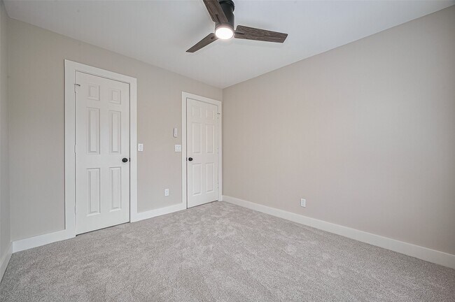 Building Photo - 5615 Haven Point Dr