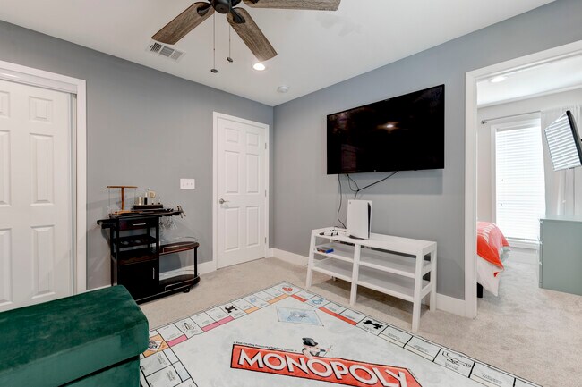 Upstairs living room - 935 La Posada Dr