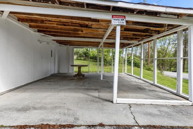 Building Photo - 2205 Island Blvd