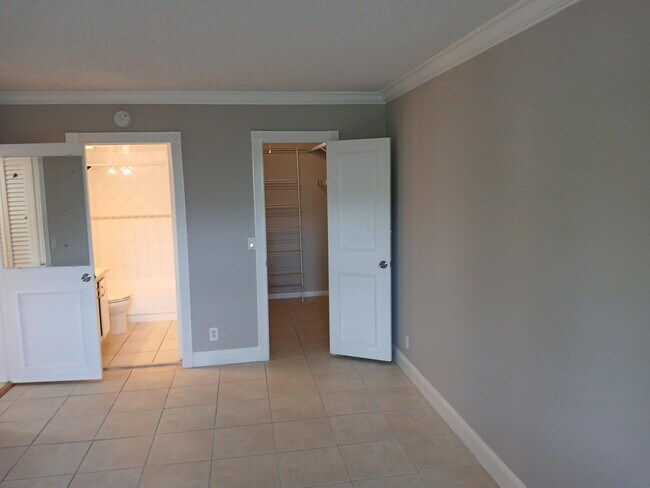 Building Photo - 522 Trace Cir