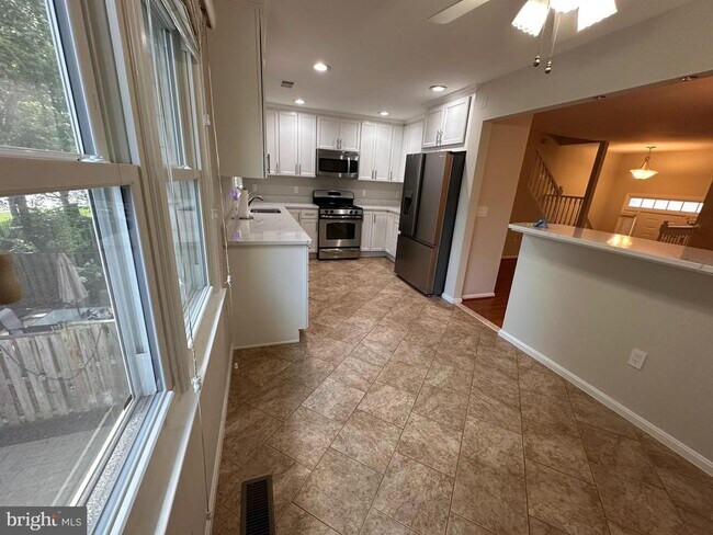 Building Photo - 13 Carriage House Cir