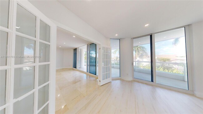Building Photo - 21050 NE 38th Ave