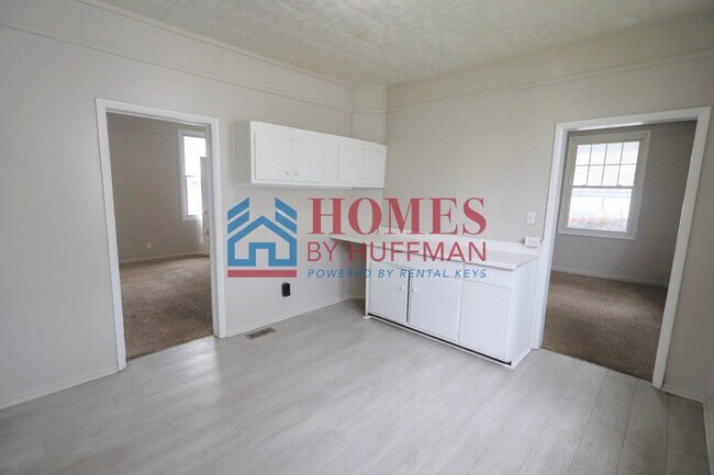 Building Photo - Two Bedroom House